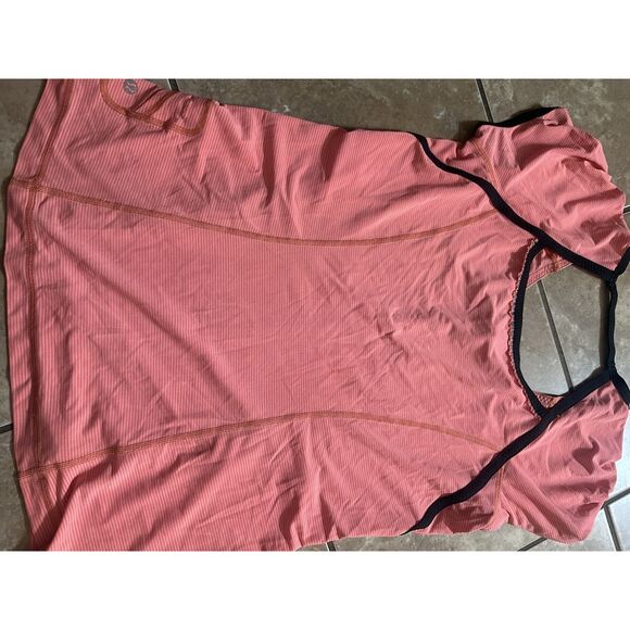Lululemon 10 Pink Coral SS Active Top Blouse Trim Accents Cut Out - Picture 4 of 6